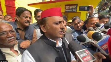 Photo of आजम खान से मिलने सीतापुर जेल पहुंचे अखिलेश यादव, जानिए क्यों अहम है ये मुलाकात