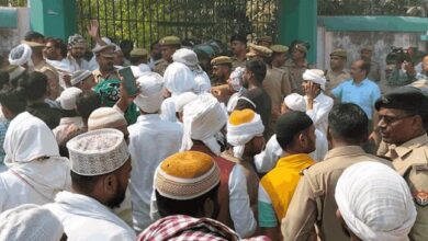 Photo of Mukhtar Ansari: सुपुर्द-ए-खाक हुआ मुख्तार अंसारी, कब्रिस्तान के बाहर जुटी भारी भीड़