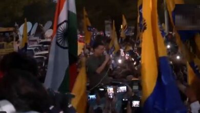 Photo of Arvind Kejriwal: सीएम केजरीवाल अंतरिम जमानत मिलने के बाद जेल से बाहर आए, कार्यकर्ताओं ने किया स्वागत