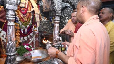 Photo of दो दिवसीय दौरे पर वाराणसी पहुंचे सीएम योगी, बाढ़ पीड़ितों की त्वरित सहायता पर दिया जोर