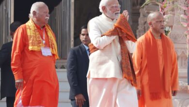 Photo of अयोध्या में भव्य राम मंदिर पर पीएम मोदी, संघ प्रमुख मोहन भागवत और मुख्यमंत्री योगी ने किया ध्वजारोहण