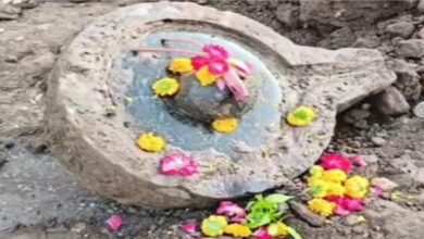 Photo of महाकाल मंदिर के पास भस्म आरती के दौरान खुदाई में मिला प्राचीन शिवलिंग