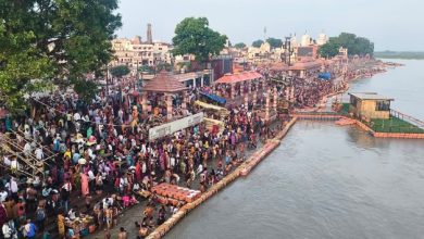 Photo of यूपी: गुरु पूर्णिमा आज, अयोध्या में सरयू स्नान के लिए उमड़ी भक्तों की भीड़