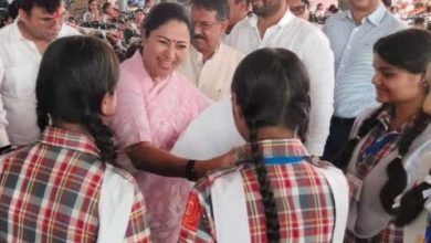 Photo of सीएम रेखा की बच्चियों को सौगात: साइकिल देकर पूछा- खुश हैं…