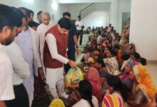 Photo of चित्रकूट में उफनी मंदाकिनी: 30 फीट तक पहुंचा पानी; हेलीकॉप्टर से रेस्क्यू
