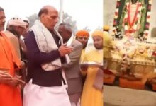 Photo of अयोध्या: राजनाथ सिंह ने रामलला के दरबार में टेका माथा