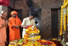 Photo of शारदीय नवरात्र: मां पाटेश्वरी के दरबार में सीएम योगी ने नवाया शीश